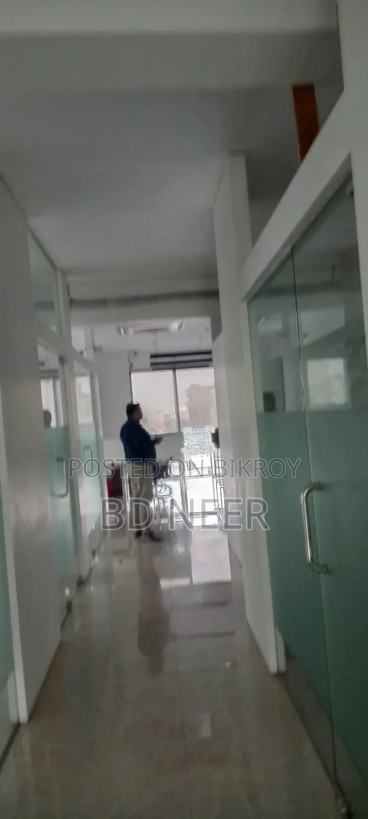গুলশান-২ এ ভাড়ার জন্য ৩,৪০০ বর্গফুটের বাণিজ্যিক ওপেন স্পেস