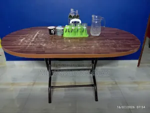 ডাইনিং টেবিল বিক্রি করা হবে।