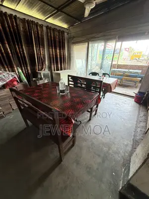 চেয়ার এবং টেবিল