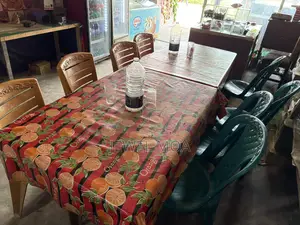 চেয়ার এবং টেবিল