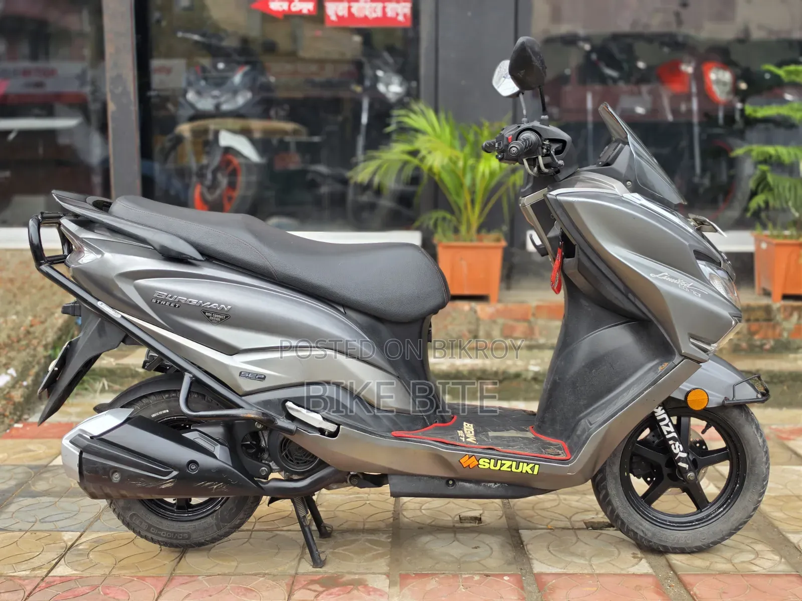 Suzuki Burgman 125 2023 Silver