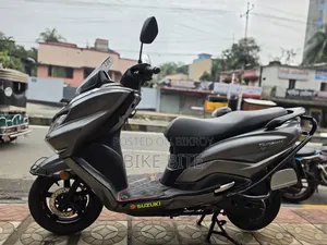 Suzuki Burgman 125 2023 Silver