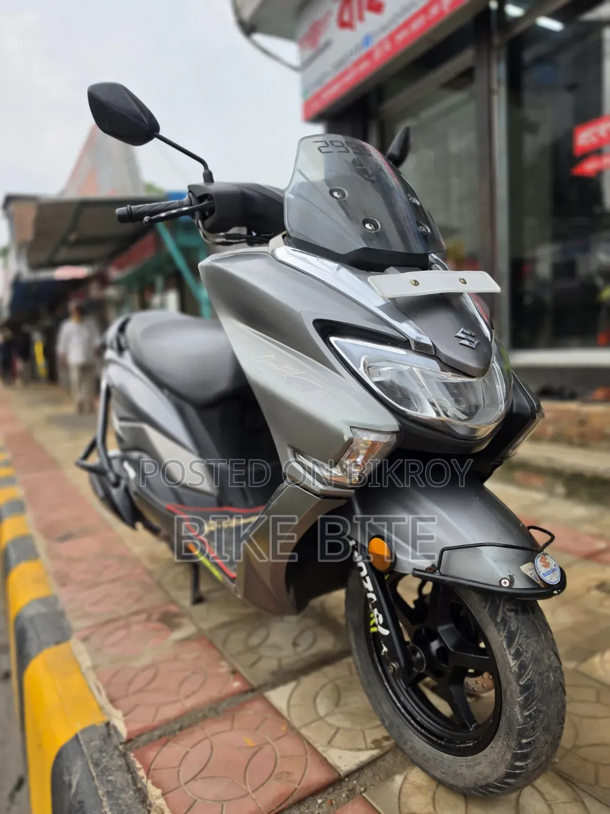 Suzuki Burgman 125 2023 Silver