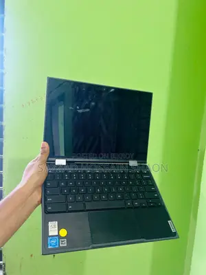 Laptop Lenovo 300e 8GB Intel Xeon HDD 60GB