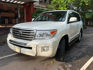 টয়োটা ল্যান্ড ক্রুজার ৪.৫ ভি৮ ভিএক্সআর ২০১৫ সাদা