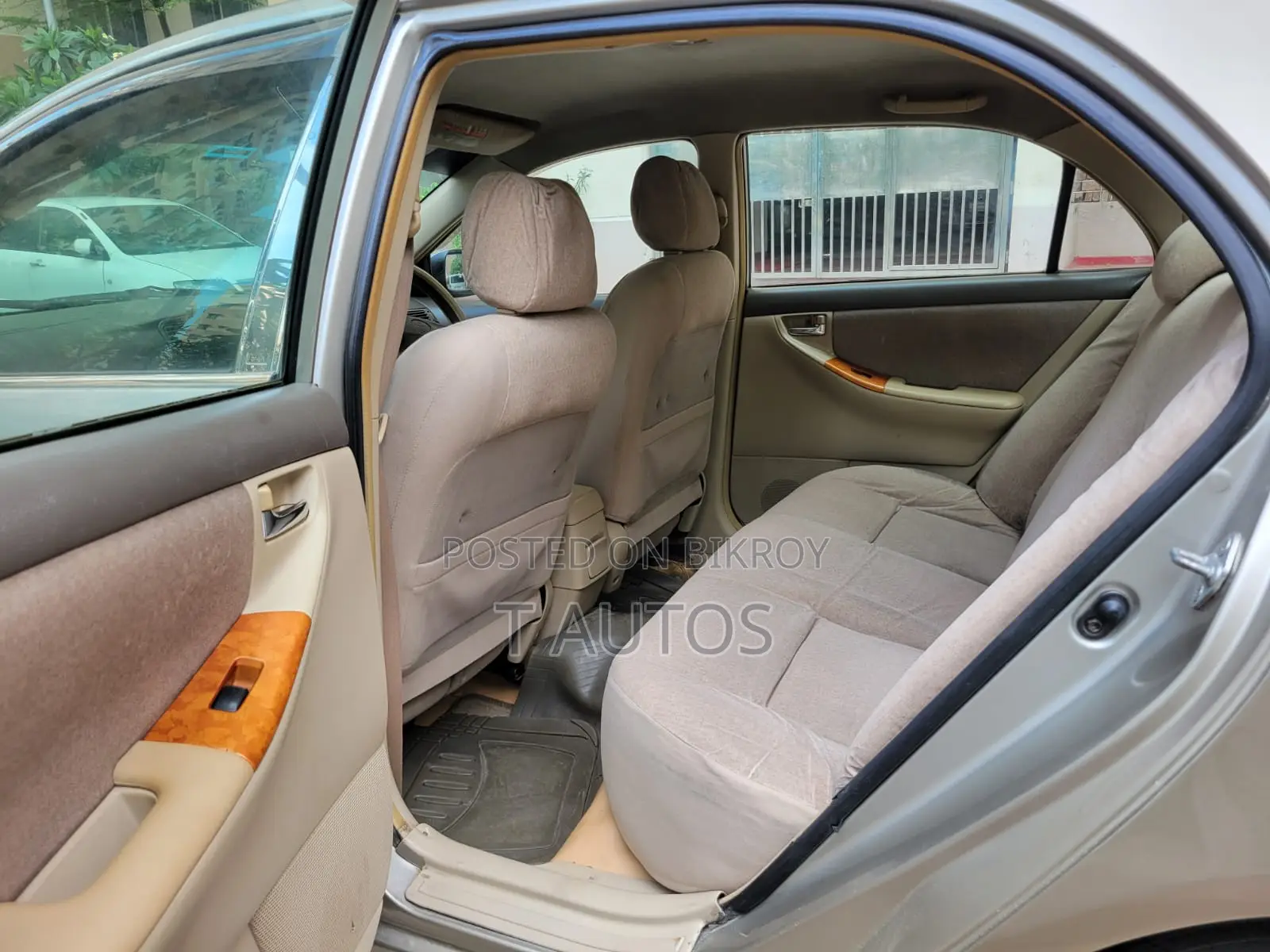 Toyota Corolla 2004 Gold
