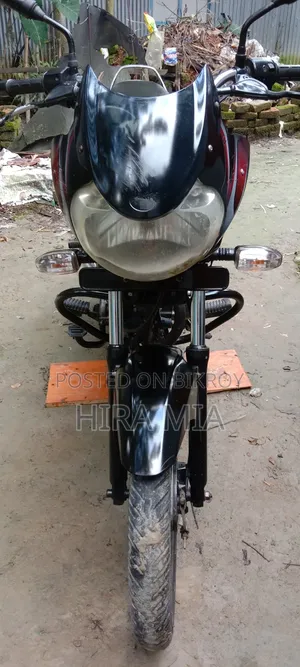 বাজাজ ডিসকভার ১০০ ২০১৮ কালো