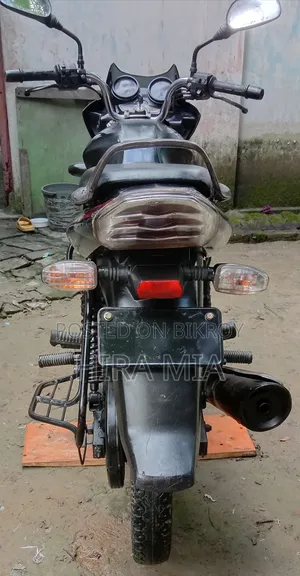 বাজাজ ডিসকভার ১০০ ২০১৮ কালো