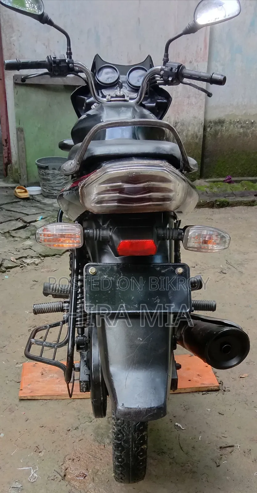 বাজাজ ডিসকভার ১০০ ২০১৮ কালো