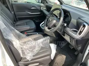 Toyota Noah 2024 Pearl