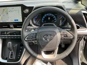 Toyota Noah 2024 Pearl