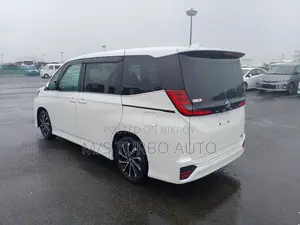 Toyota Noah 2024 Pearl