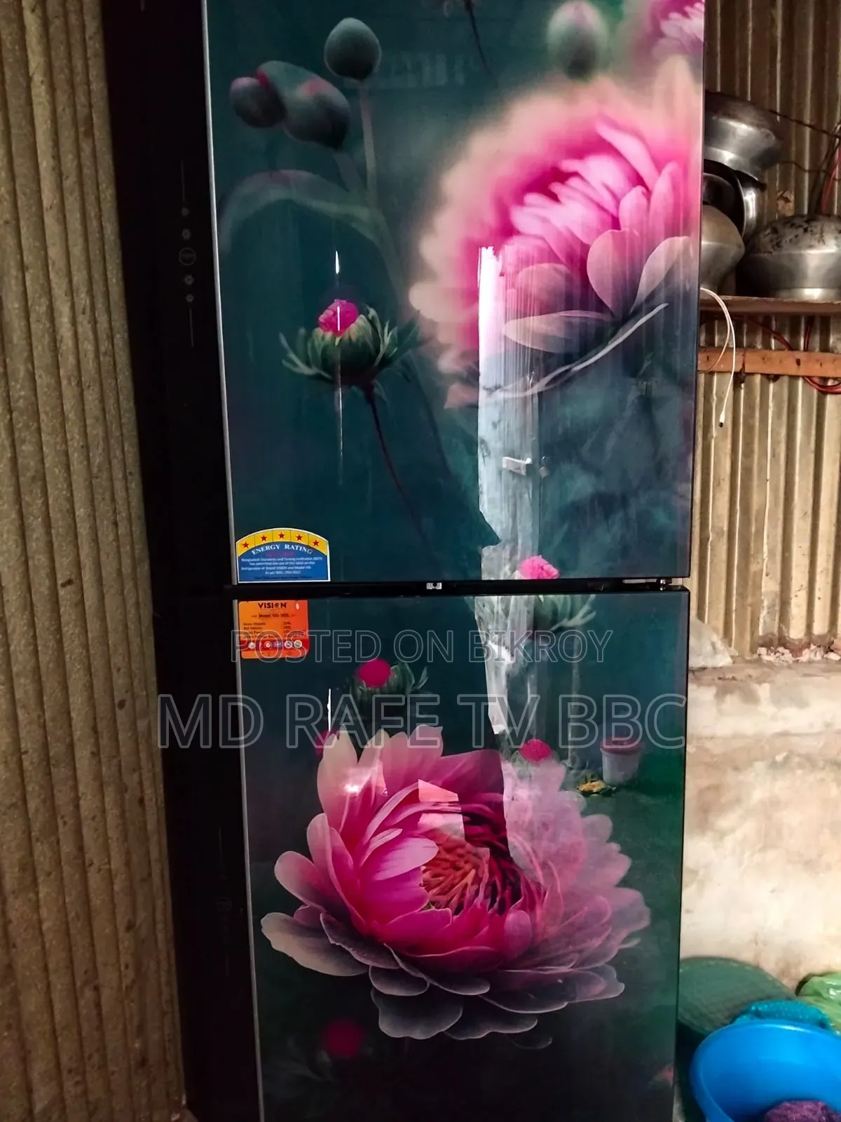 Vision Company Refrigerator, very good, looks fresh