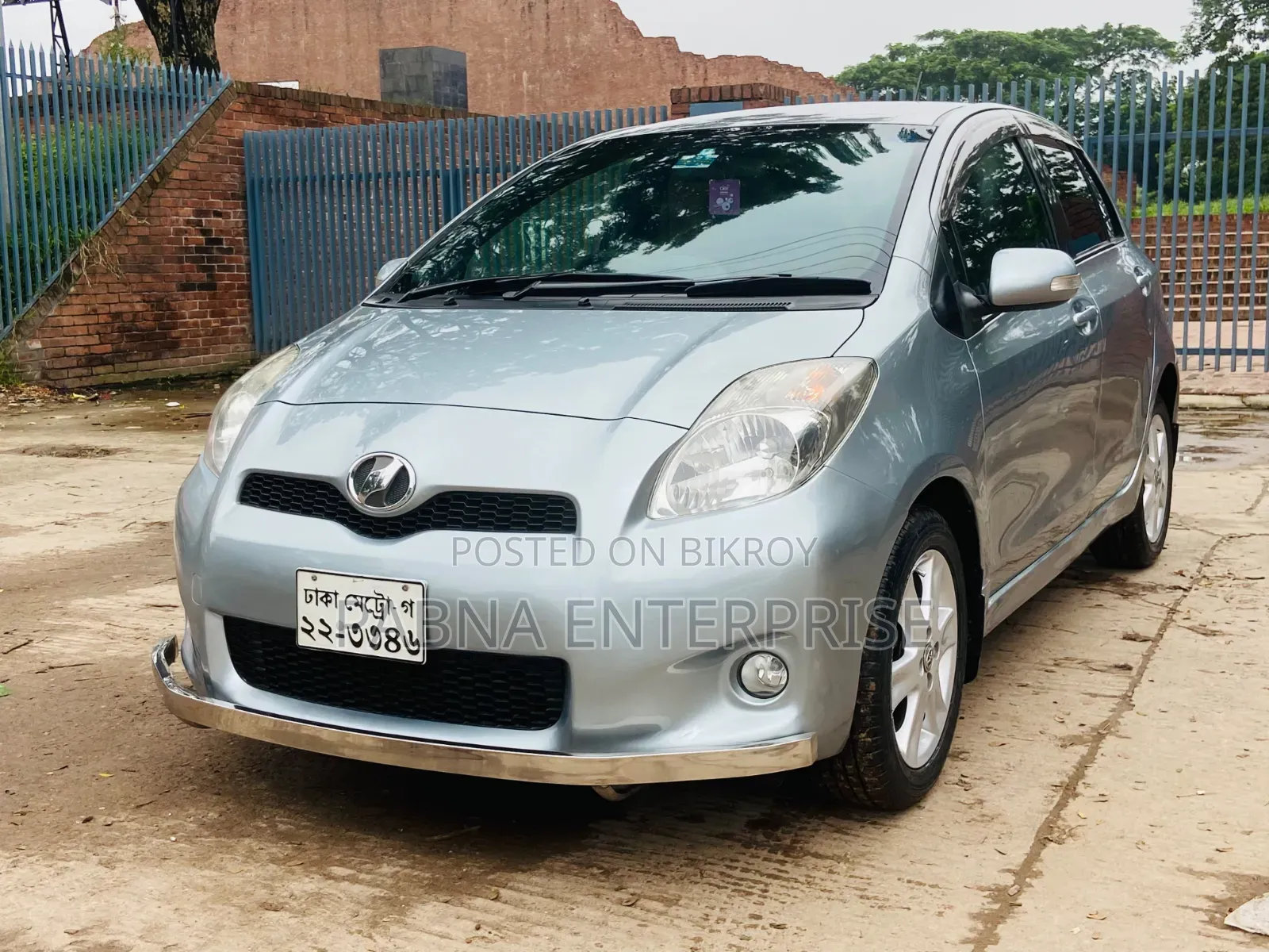 Toyota Vitz 2010 Gray