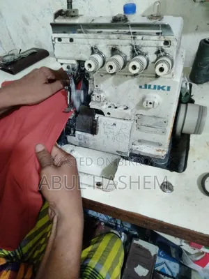 একটা ওভারলক মেশিন বিক্রয় হবে