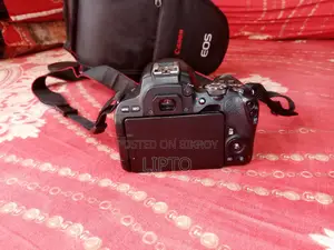 Canon EOS 200D +Canon EF-S 18-135mm IS USM (Full Package) বিক্রয় হবে