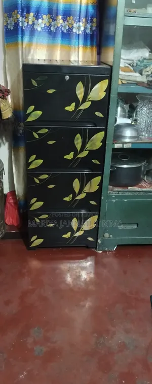 Selling a wardrobe urgently, message if interested