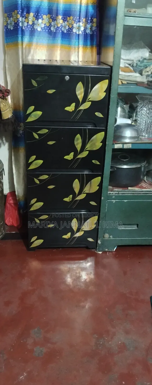 Selling a wardrobe urgently, message if interested