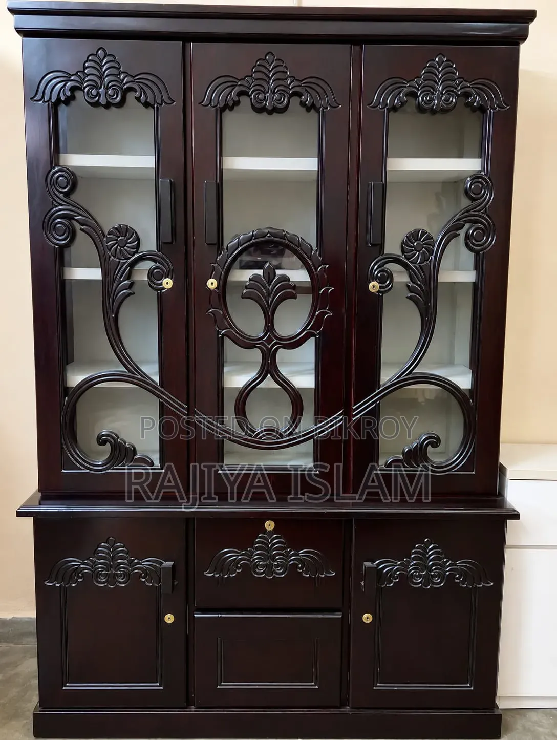 Showcase for sale.