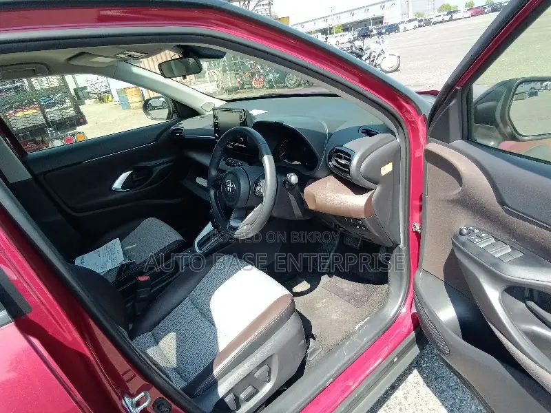 Toyota Yaris Cross 1.5 Hybrid FWD 2021 Red