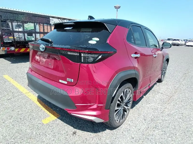 Toyota Yaris Cross 1.5 Hybrid FWD 2021 Red