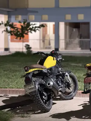 Yamaha Crux 2021 Yellow
