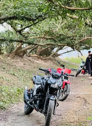 টিভিএস অ্যাপাচি ১৬০ ৪ভি ২০২২ কালো