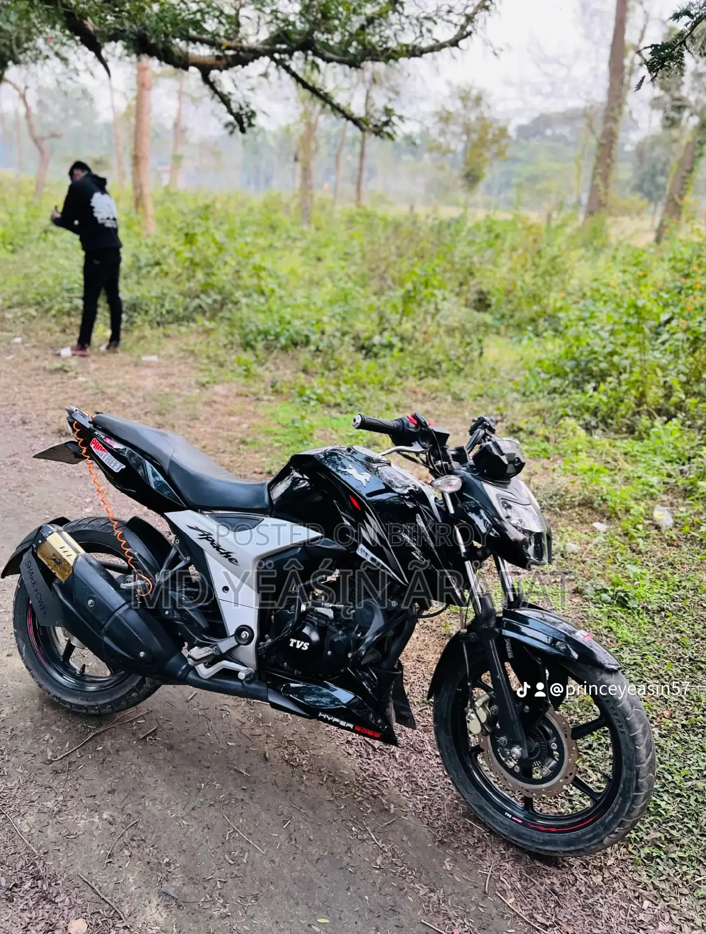 টিভিএস অ্যাপাচি ১৬০ ৪ভি ২০২২ কালো
