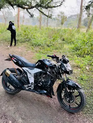 টিভিএস অ্যাপাচি ১৬০ ৪ভি ২০২২ কালো