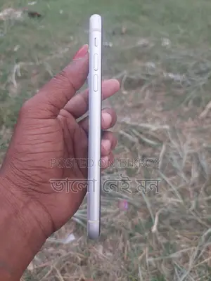 অ্যাপল আইফোন ১১ ৬৪ জিবি সাদা