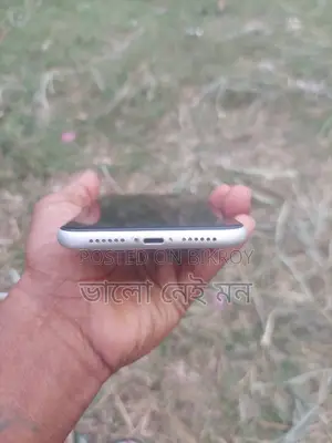 অ্যাপল আইফোন ১১ ৬৪ জিবি সাদা