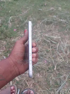অ্যাপল আইফোন ১১ ৬৪ জিবি সাদা