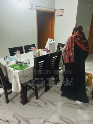 ডাইনিং টেবিল