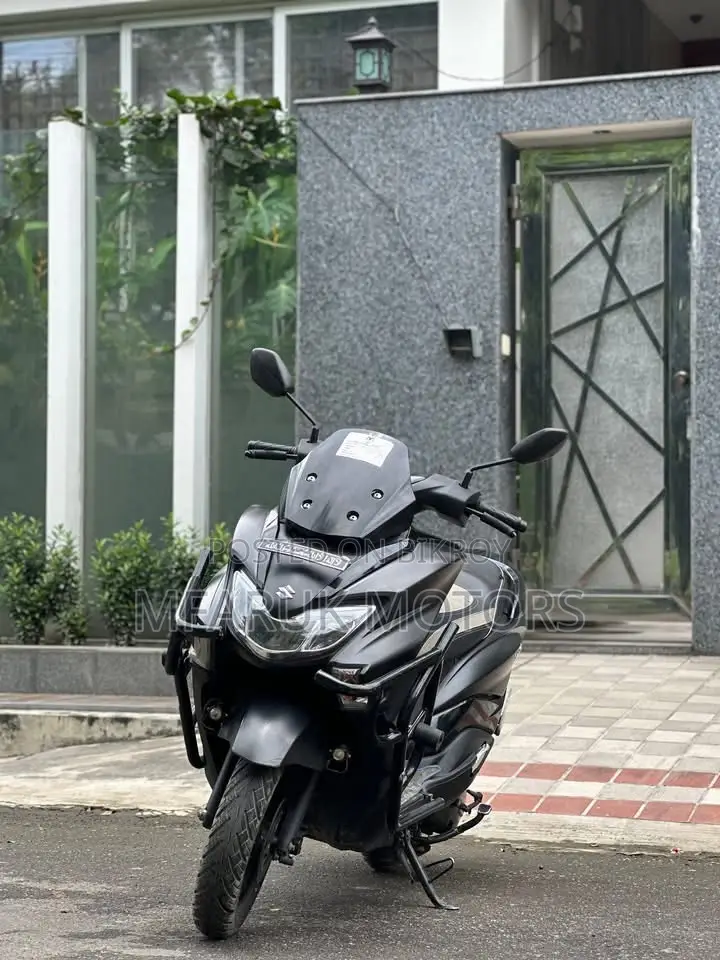 Suzuki 2022 Black
