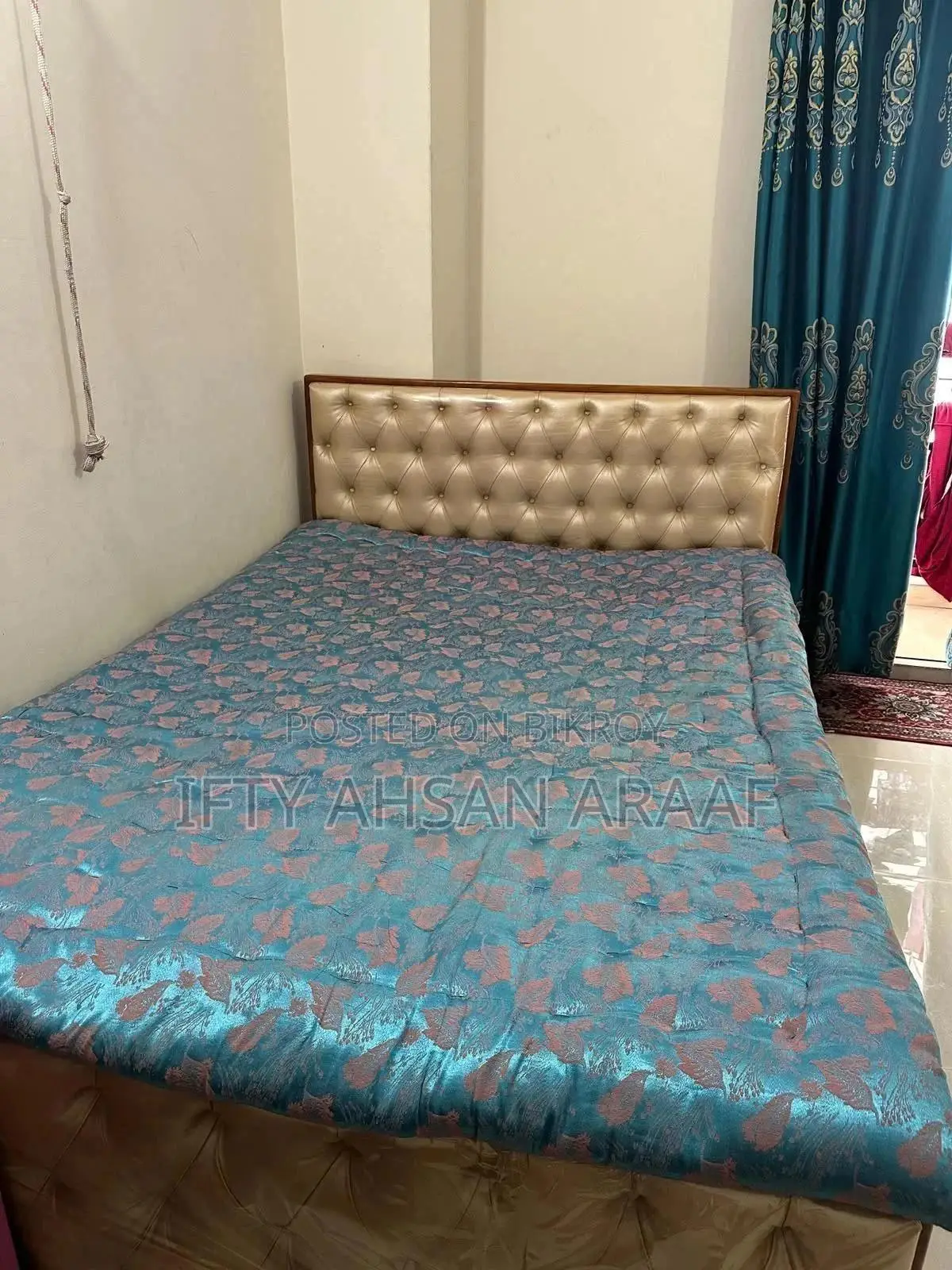প্রায় নতুন সেগুন ল্যাকার পেইন্ট কুইন বেড