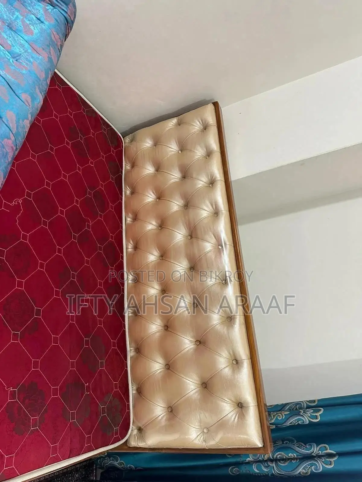 প্রায় নতুন সেগুন ল্যাকার পেইন্ট কুইন বেড