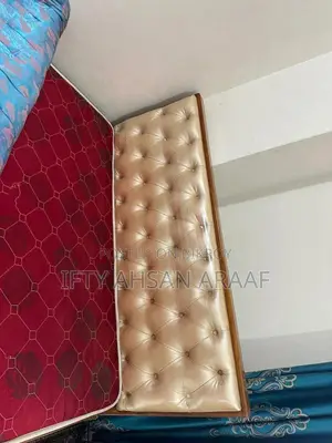 প্রায় নতুন সেগুন ল্যাকার পেইন্ট কুইন বেড