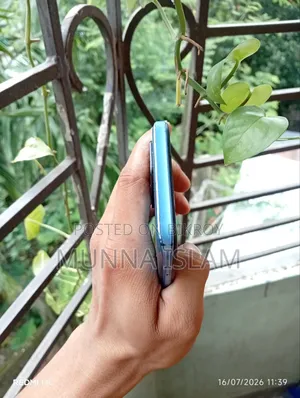 রিয়েলমি ৮ ৫জি ১২৮ জিবি নীল