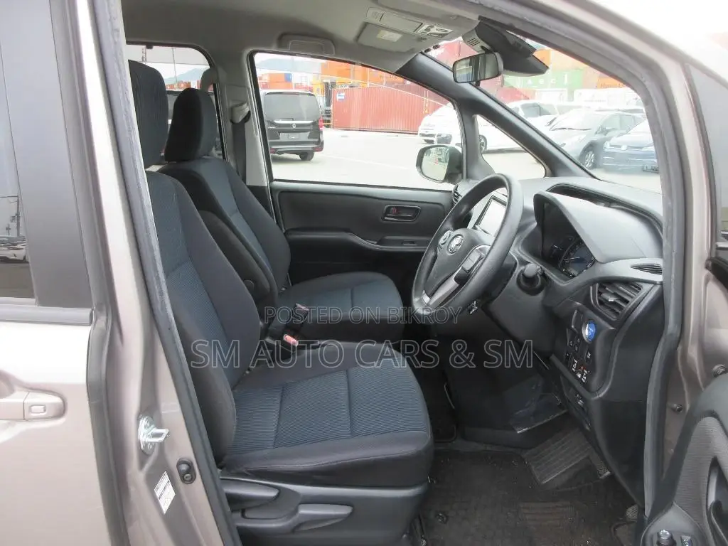 Toyota Noah 1.8 FWD Hybrid (7 Seater) 2021 Beige