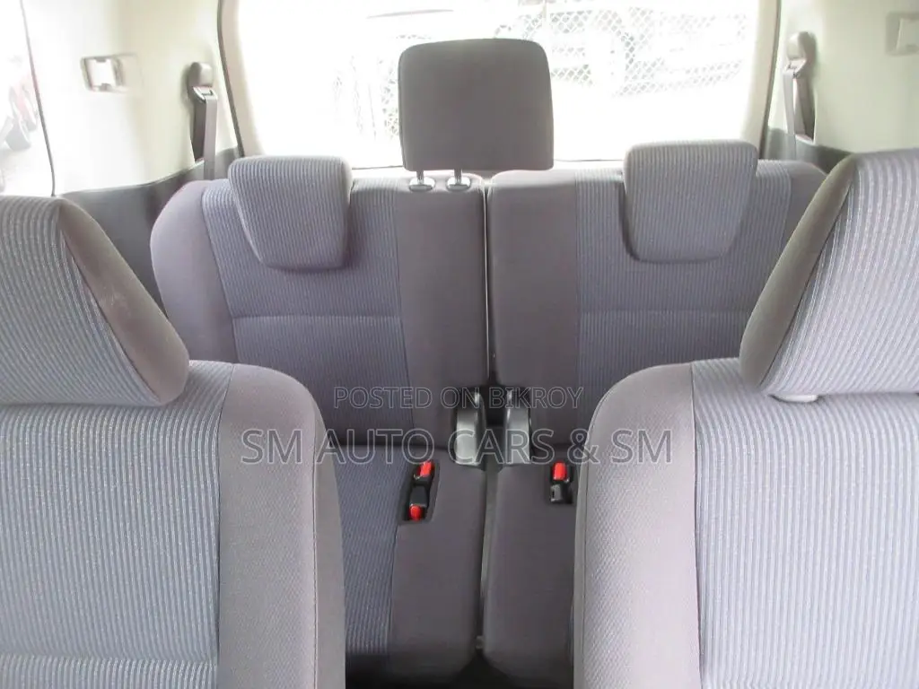 Toyota Noah 1.8 FWD Hybrid (7 Seater) 2021 Beige