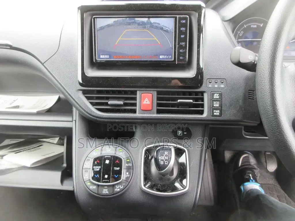 Toyota Noah 1.8 FWD Hybrid (7 Seater) 2021 Beige