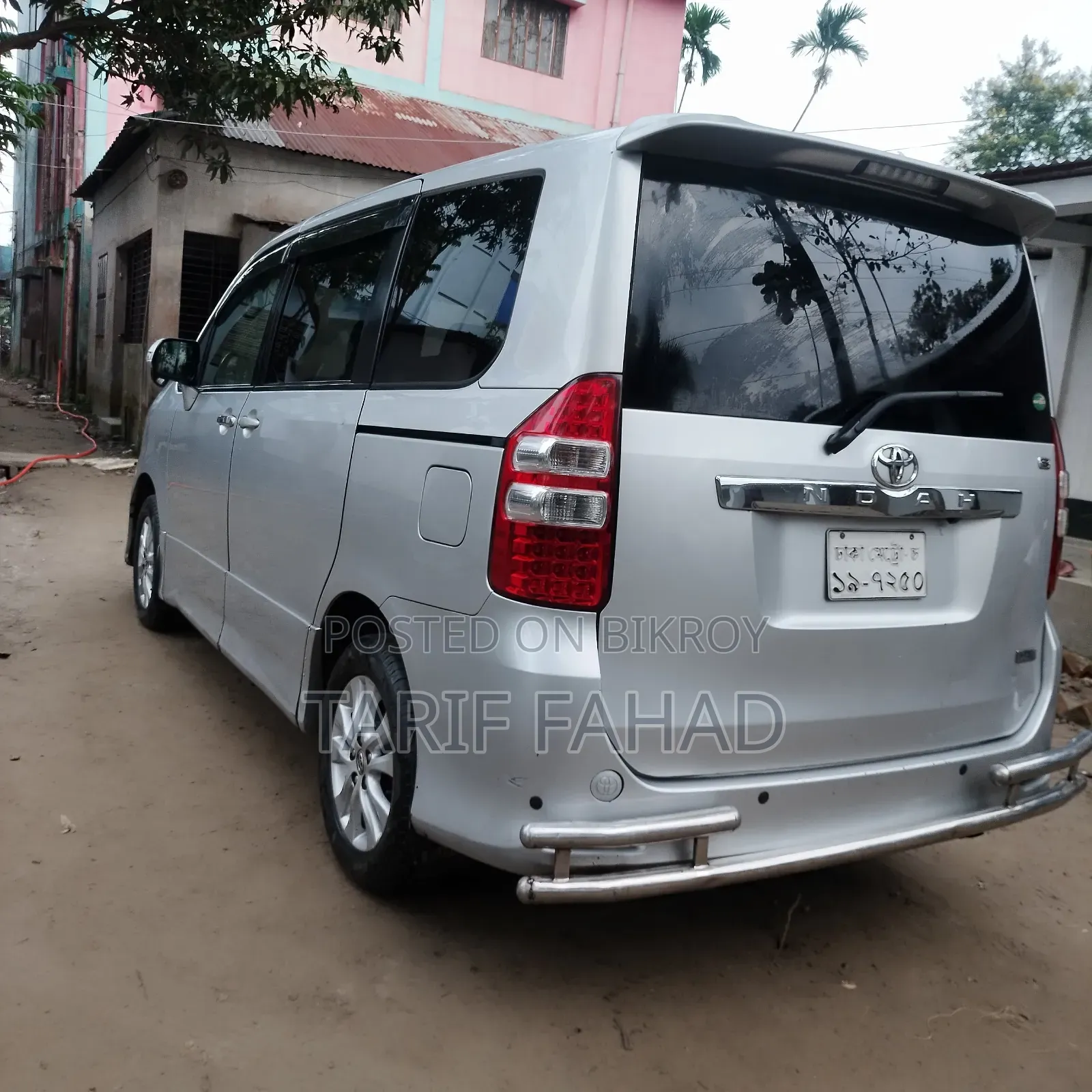 Toyota Noah 2012 Silver
