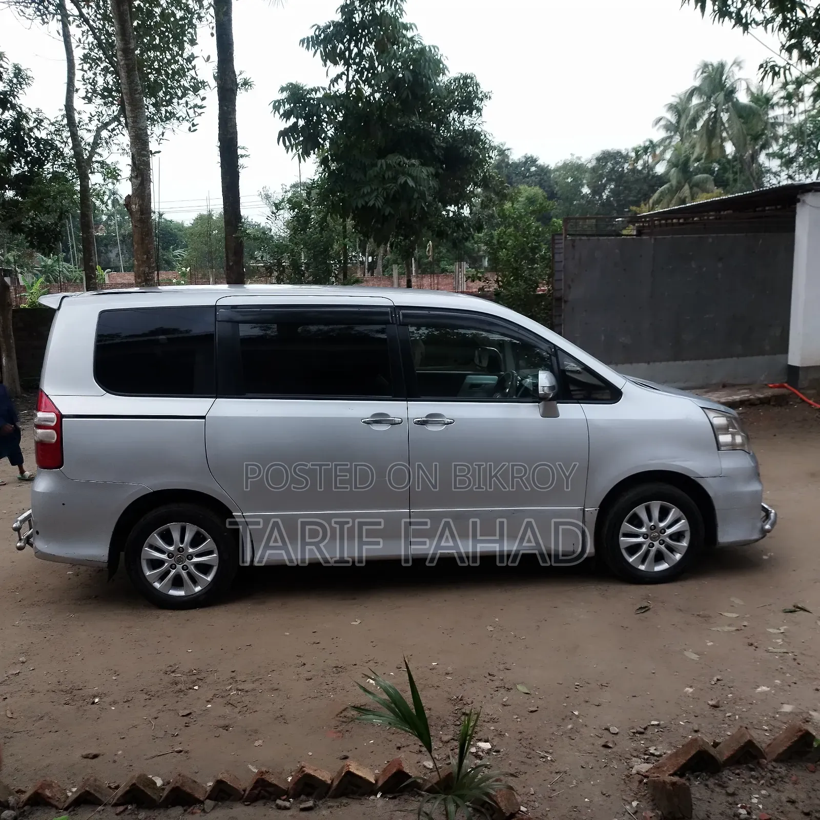 Toyota Noah 2012 Silver