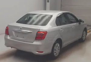 টয়োটা এক্সিও ২০২১ সিলভার