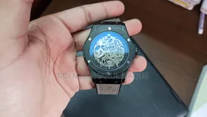 ব্র্যান্ড নিউ ঘড়ি