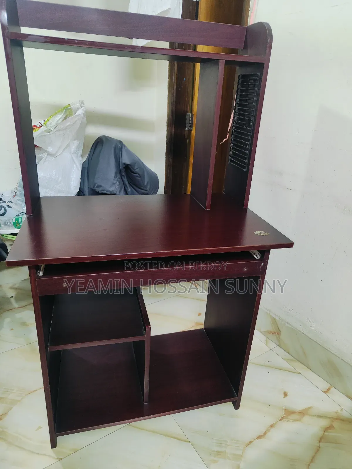 Computer/Study Table (4.5 × 2.5 feet)