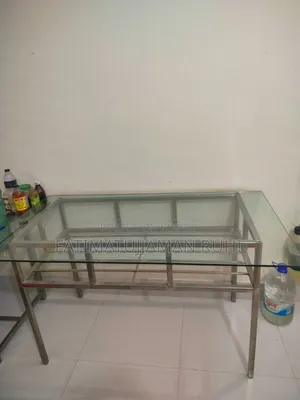 ডাইনিং টেবিল