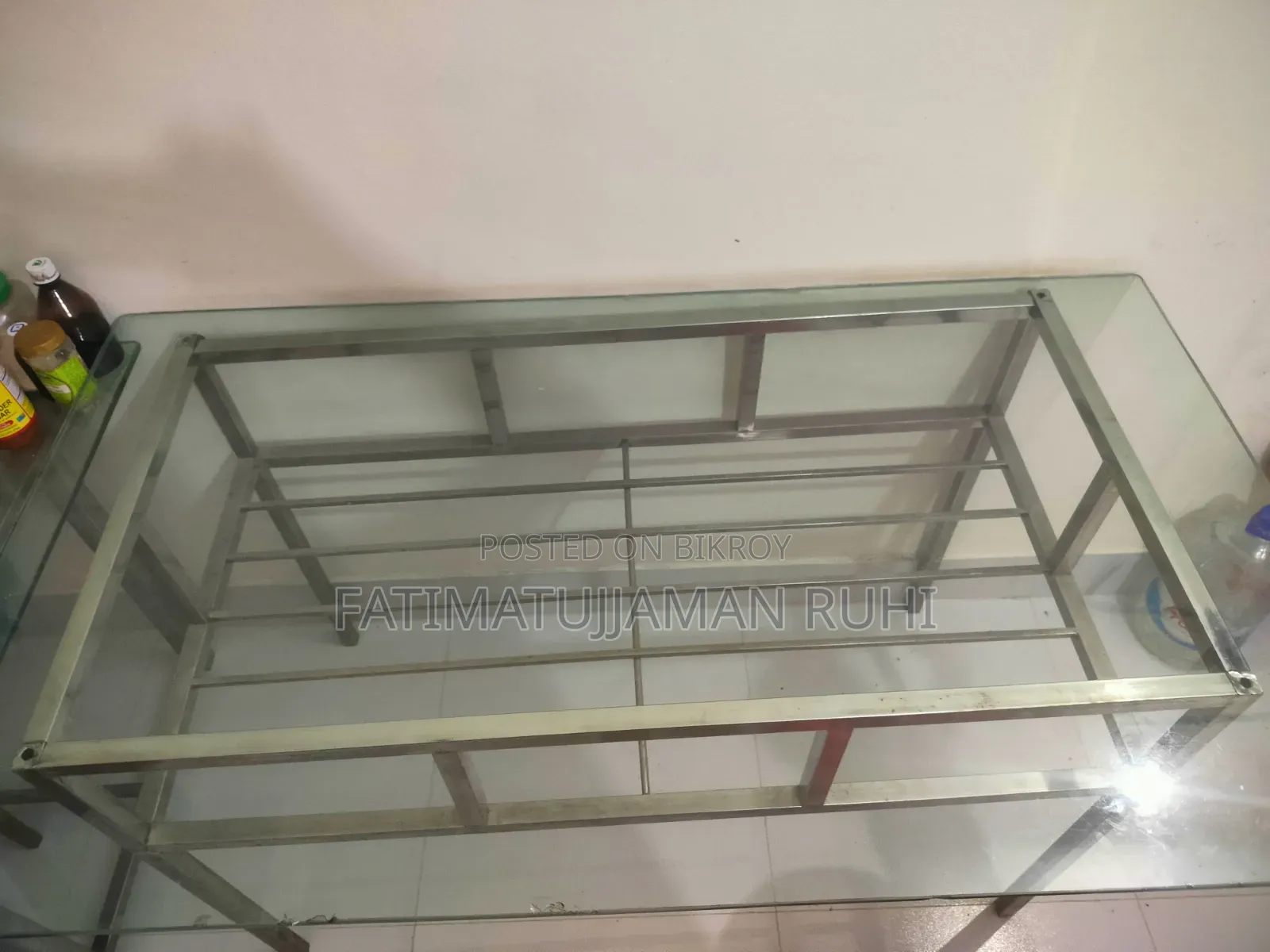 ডাইনিং টেবিল