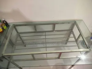 ডাইনিং টেবিল