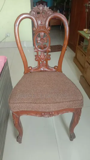 2 Gori chairs will be sold